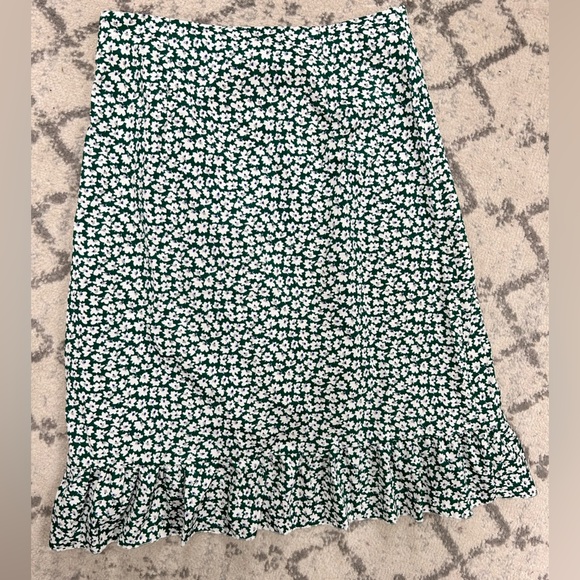 SHEIN green and white florals ruffled skirt size L NWOT - Picture 3 of 5